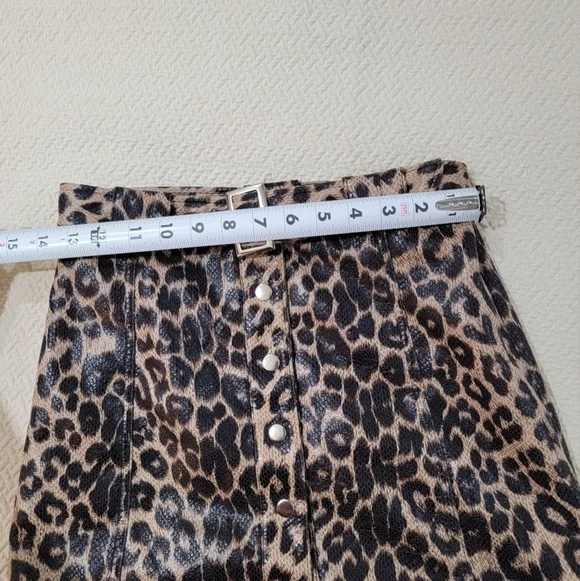 Know One Cares Leopard Print Mini Skirt Size Small - Picture 12 of 17